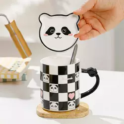 Чашка керамічна 350 мл The Panda з блюдцем і ложкою, шаховий візерунок
